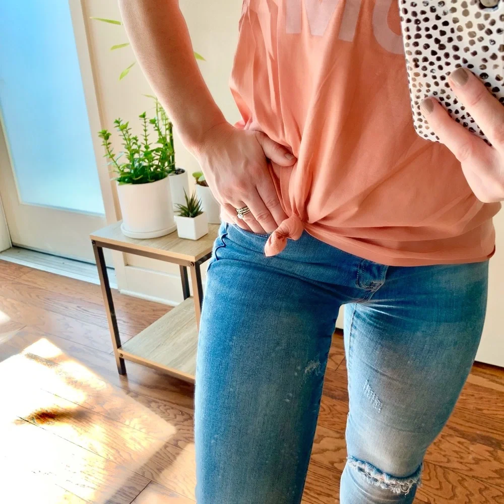 | dog mom knotted tee | - Picture 4 of 8